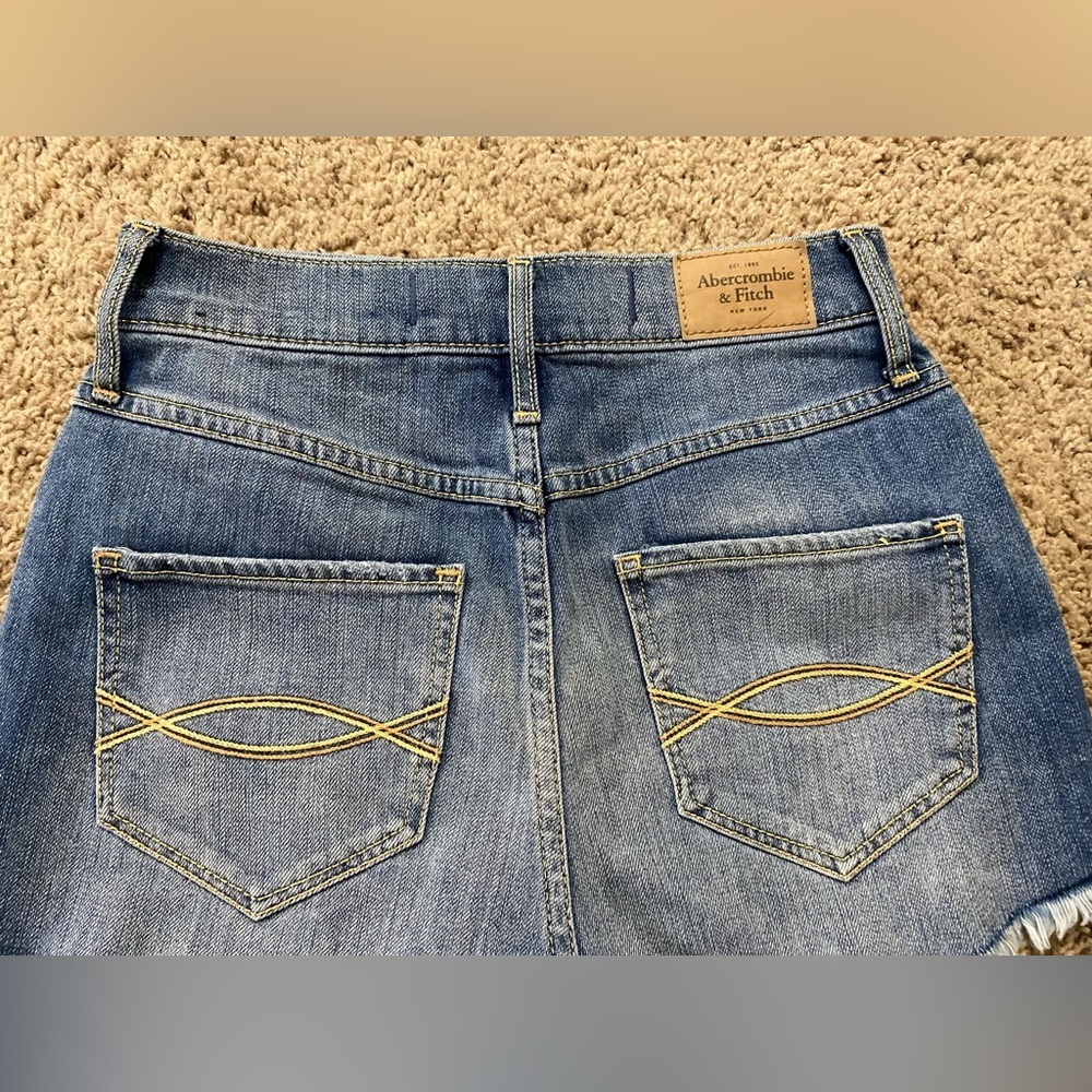 Abercrombe B Fitch Jean Shorts Size 00 - Picture 5 of 6